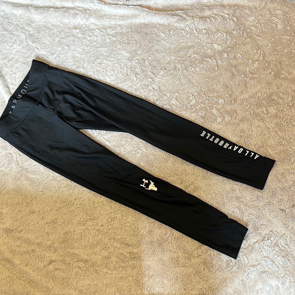 UNDER ARMOUR LEGGINGS SIZE M